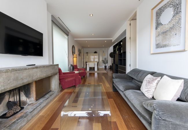 Apartamento em Madrid - Dúplex de 3 Dormitorios – Amplio, Luminoso cerca del Paseo de la Castellana .Temporal Apartamento em Madrid - Dúplex de 3 Dormitorios – Amplio, Luminoso cerca del Paseo de la Castellana .Temporal