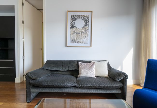 Apartamento em Madrid - Dúplex de 3 Dormitorios – Amplio, Luminoso cerca del Paseo de la Castellana .Temporal Apartamento em Madrid - Dúplex de 3 Dormitorios – Amplio, Luminoso cerca del Paseo de la Castellana .Temporal