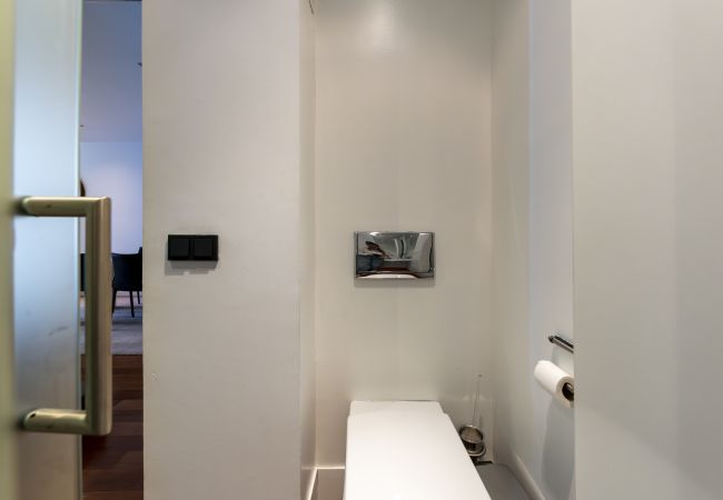 Apartamento em Madrid - Dúplex de 3 Dormitorios – Amplio, Luminoso cerca del Paseo de la Castellana .Temporal Apartamento em Madrid - Dúplex de 3 Dormitorios – Amplio, Luminoso cerca del Paseo de la Castellana .Temporal