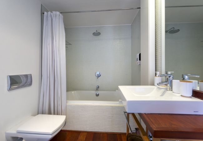 Apartamento em Madrid - Dúplex de 3 Dormitorios – Amplio, Luminoso cerca del Paseo de la Castellana .Temporal Apartamento em Madrid - Dúplex de 3 Dormitorios – Amplio, Luminoso cerca del Paseo de la Castellana .Temporal