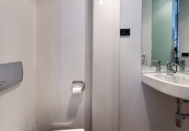 Apartamento em Madrid - Dúplex de 3 Dormitorios – Amplio, Luminoso cerca del Paseo de la Castellana .Temporal Apartamento em Madrid - Dúplex de 3 Dormitorios – Amplio, Luminoso cerca del Paseo de la Castellana .Temporal