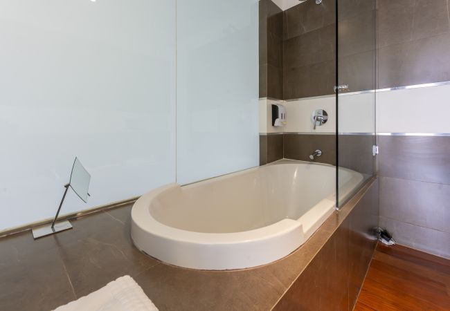 Apartamento em Madrid - Dúplex de 3 Dormitorios – Amplio, Luminoso cerca del Paseo de la Castellana .Temporal Apartamento em Madrid - Dúplex de 3 Dormitorios – Amplio, Luminoso cerca del Paseo de la Castellana .Temporal
