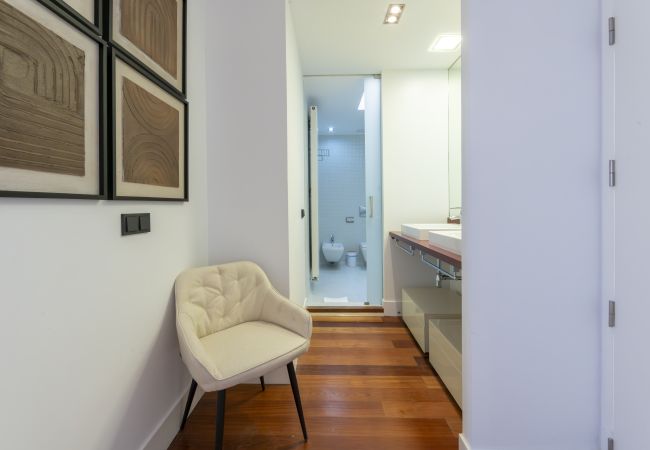 Apartamento em Madrid - Dúplex de 3 Dormitorios – Amplio, Luminoso cerca del Paseo de la Castellana .Temporal Apartamento em Madrid - Dúplex de 3 Dormitorios – Amplio, Luminoso cerca del Paseo de la Castellana .Temporal