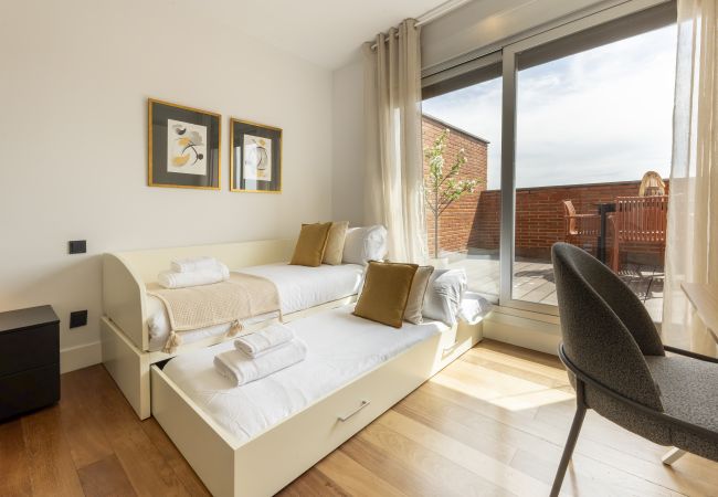 Apartamento em Madrid - Dúplex de 3 Dormitorios – Amplio, Luminoso cerca del Paseo de la Castellana .Temporal Apartamento em Madrid - Dúplex de 3 Dormitorios – Amplio, Luminoso cerca del Paseo de la Castellana .Temporal