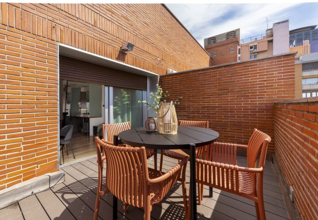Apartamento em Madrid - Dúplex de 3 Dormitorios – Amplio, Luminoso cerca del Paseo de la Castellana 