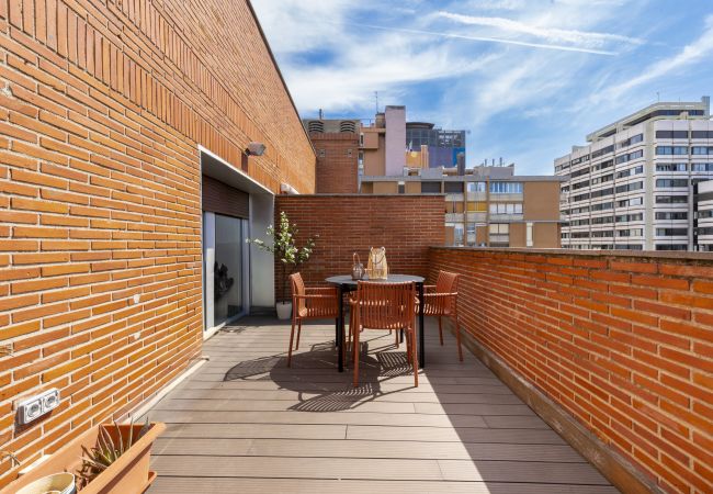 Apartamento em Madrid - Dúplex de 3 Dormitorios – Amplio, Luminoso cerca del Paseo de la Castellana .Temporal Apartamento em Madrid - Dúplex de 3 Dormitorios – Amplio, Luminoso cerca del Paseo de la Castellana .Temporal