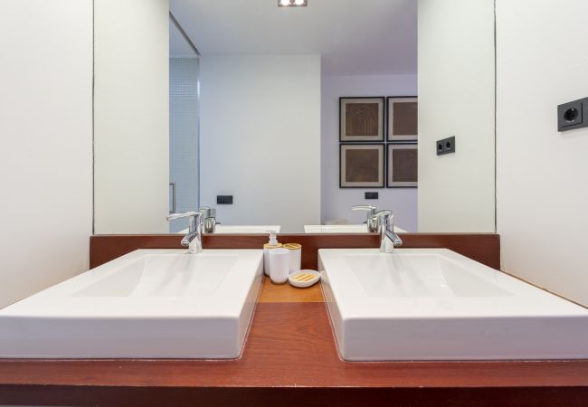 Apartamento em Madrid - Dúplex de 3 Dormitorios – Amplio, Luminoso cerca del Paseo de la Castellana .Temporal Apartamento em Madrid - Dúplex de 3 Dormitorios – Amplio, Luminoso cerca del Paseo de la Castellana .Temporal