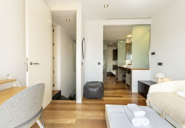 Apartamento em Madrid - Dúplex de 3 Dormitorios – Amplio, Luminoso cerca del Paseo de la Castellana .Temporal Apartamento em Madrid - Dúplex de 3 Dormitorios – Amplio, Luminoso cerca del Paseo de la Castellana .Temporal