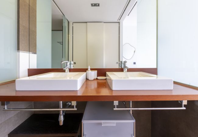 Apartamento em Madrid - Dúplex de 3 Dormitorios – Amplio, Luminoso cerca del Paseo de la Castellana .Temporal Apartamento em Madrid - Dúplex de 3 Dormitorios – Amplio, Luminoso cerca del Paseo de la Castellana .Temporal