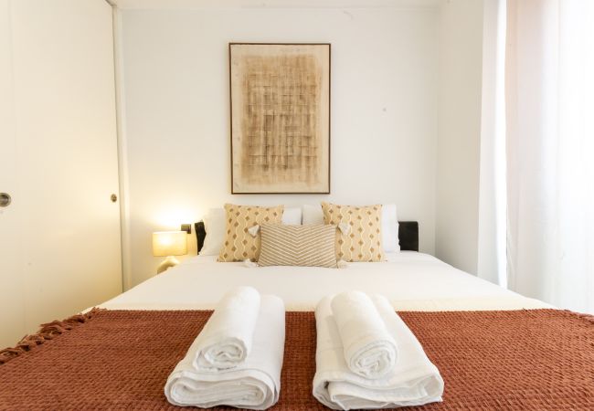Apartamento em Madrid - Dúplex de 3 Dormitorios – Amplio, Luminoso cerca del Paseo de la Castellana .Temporal Apartamento em Madrid - Dúplex de 3 Dormitorios – Amplio, Luminoso cerca del Paseo de la Castellana .Temporal