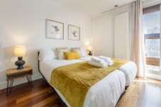 Apartamento em Madrid - Dúplex de 3 Dormitorios – Amplio, Luminoso cerca del Paseo de la Castellana 