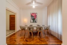 Apartamento em Rio de Janeiro - Espaço e Conforto em Copacabana | D405