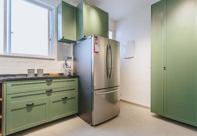 Apartamento em Teresópolis - Apto bem equipado c WiFi,lareira e boa localização Apartamento em Teresópolis - Apto bem equipado c WiFi,lareira e boa localização