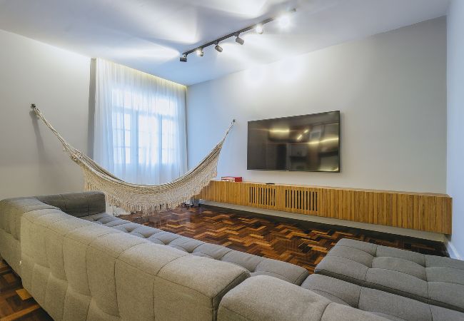 Apartamento em Teresópolis - Apto bem equipado c WiFi,lareira e boa localização Apartamento em Teresópolis - Apto bem equipado c WiFi,lareira e boa localização