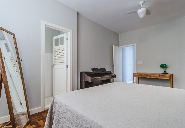 Apartamento em Teresópolis - Apto bem equipado c WiFi,lareira e boa localização Apartamento em Teresópolis - Apto bem equipado c WiFi,lareira e boa localização