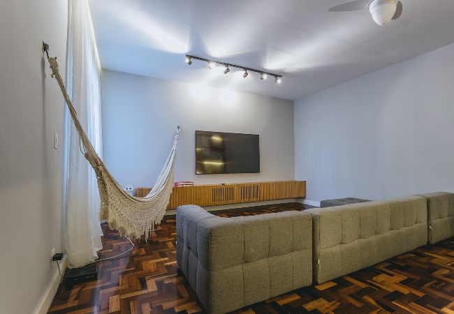 Apartamento em Teresópolis - Apto bem equipado c WiFi,lareira e boa localização Apartamento em Teresópolis - Apto bem equipado c WiFi,lareira e boa localização