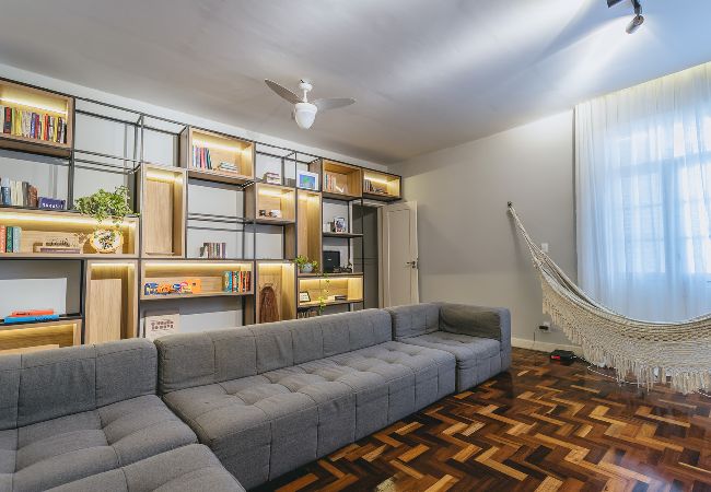 Apartamento em Teresópolis - Apto bem equipado c WiFi,lareira e boa localização Apartamento em Teresópolis - Apto bem equipado c WiFi,lareira e boa localização