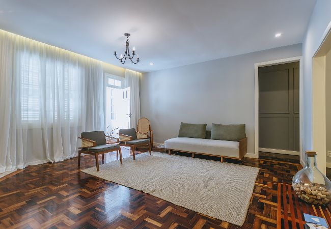 Apartamento em Teresópolis - Apto bem equipado c WiFi,lareira e boa localização Apartamento em Teresópolis - Apto bem equipado c WiFi,lareira e boa localização