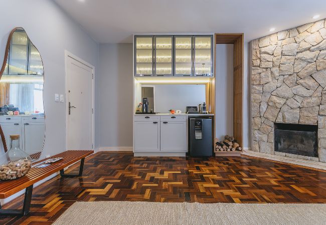 Apartamento em Teresópolis - Apto bem equipado c WiFi,lareira e boa localização Apartamento em Teresópolis - Apto bem equipado c WiFi,lareira e boa localização