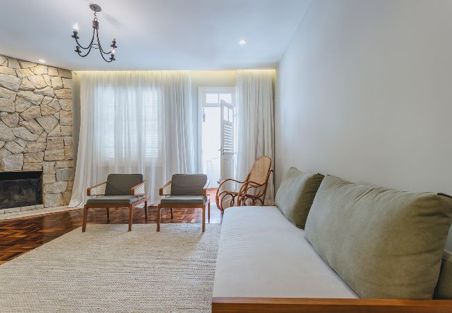 Apartamento em Teresópolis - Apto bem equipado c WiFi,lareira e boa localização Apartamento em Teresópolis - Apto bem equipado c WiFi,lareira e boa localização