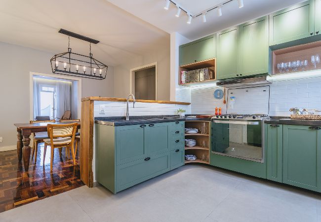 Apartamento em Teresópolis - Apto bem equipado c WiFi,lareira e boa localização Apartamento em Teresópolis - Apto bem equipado c WiFi,lareira e boa localização