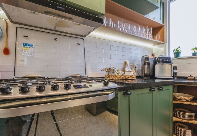 Apartamento em Teresópolis - Apto bem equipado c WiFi,lareira e boa localização Apartamento em Teresópolis - Apto bem equipado c WiFi,lareira e boa localização