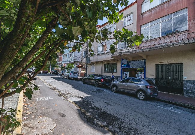 Apartamento em Teresópolis - Apto bem equipado c WiFi,lareira e boa localização Apartamento em Teresópolis - Apto bem equipado c WiFi,lareira e boa localização