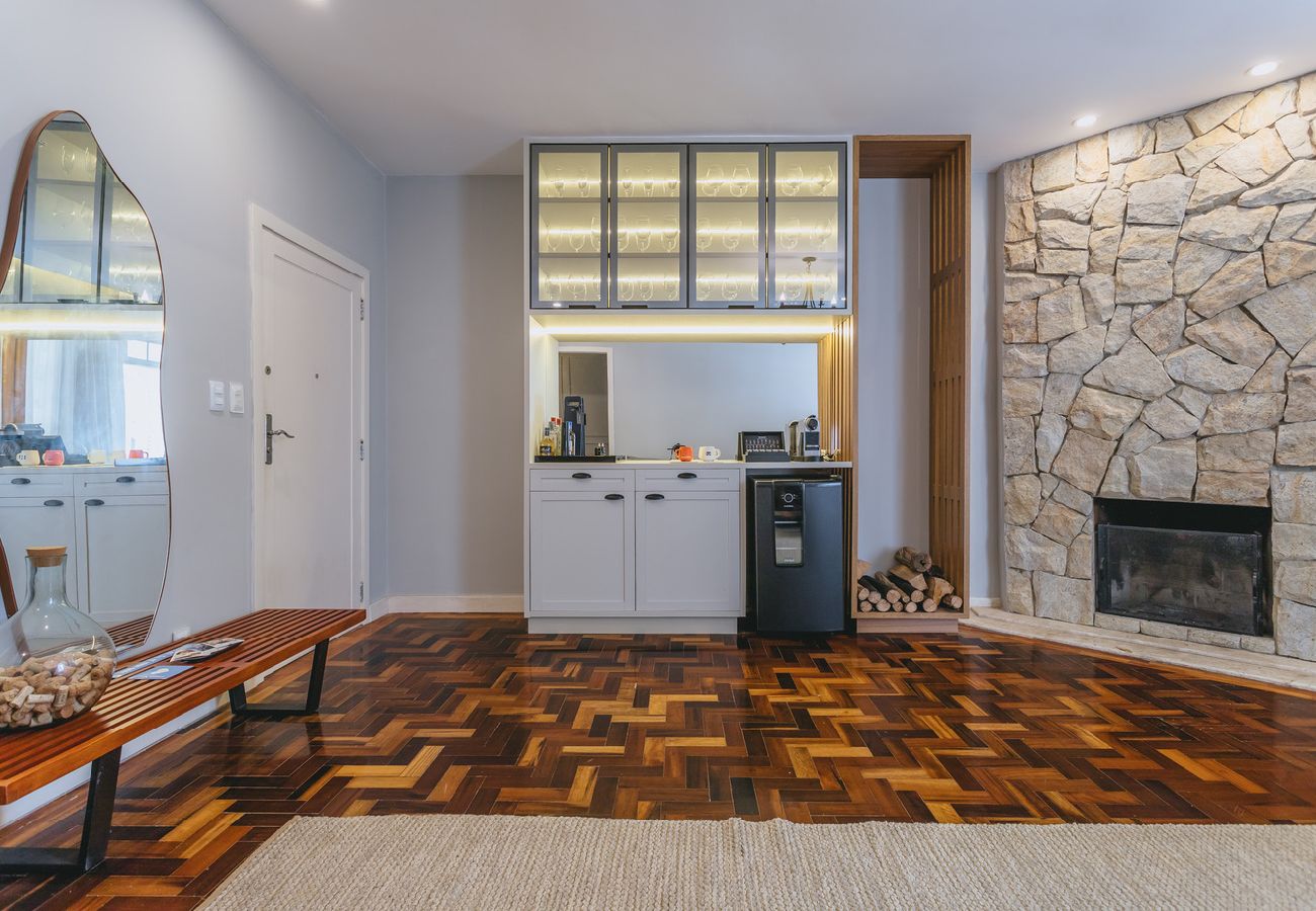 Apartamento em Teresópolis - Apto bem equipado c WiFi,lareira e boa localização Apartamento em Teresópolis - Apto bem equipado c WiFi,lareira e boa localização