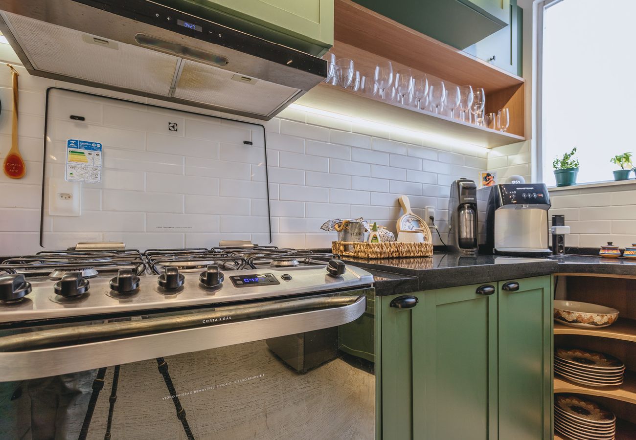 Apartamento em Teresópolis - Apto bem equipado c WiFi,lareira e boa localização Apartamento em Teresópolis - Apto bem equipado c WiFi,lareira e boa localização