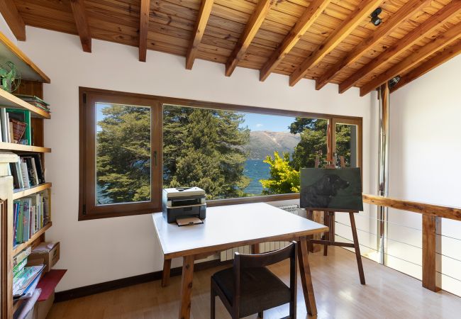 Casa em San Carlos de Bariloche - Casa com acesso à margem do Lago Gutiérrez em Bariloche Casa em San Carlos de Bariloche - Casa com acesso à margem do Lago Gutiérrez em Bariloche