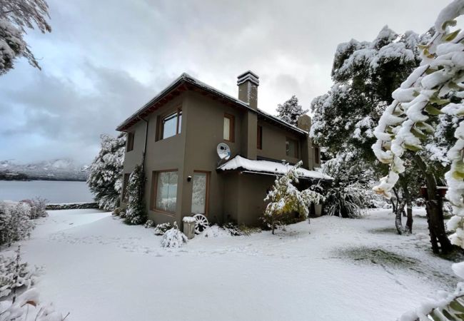 Casa em San Carlos de Bariloche - Casa com acesso à margem do Lago Gutiérrez em Bariloche Casa em San Carlos de Bariloche - Casa com acesso à margem do Lago Gutiérrez em Bariloche