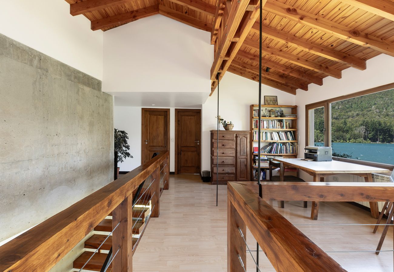 Casa em San Carlos de Bariloche - Casa com acesso à margem do Lago Gutiérrez em Bariloche Casa em San Carlos de Bariloche - Casa com acesso à margem do Lago Gutiérrez em Bariloche