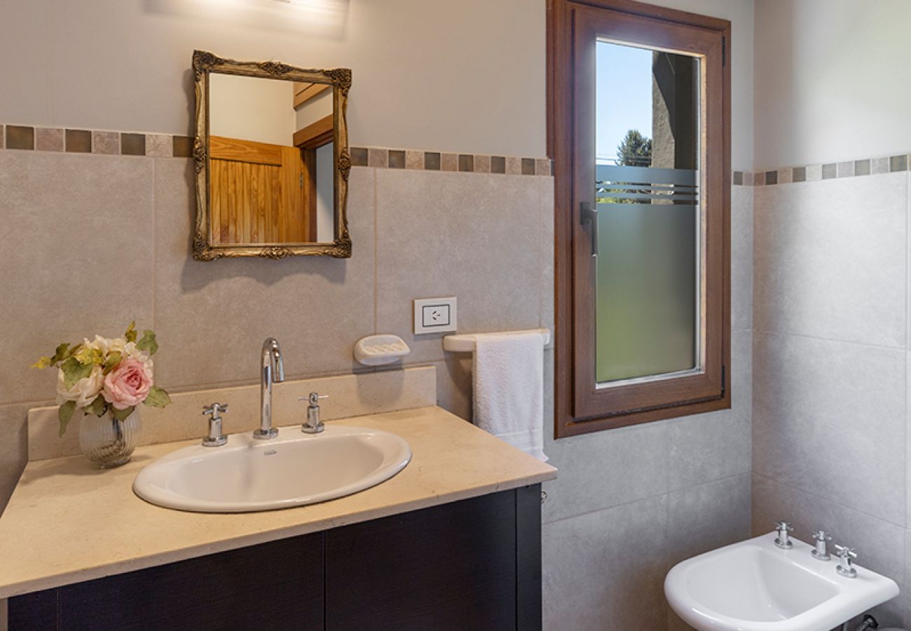 Casa em San Carlos de Bariloche - Casa com acesso à margem do Lago Gutiérrez em Bariloche Casa em San Carlos de Bariloche - Casa com acesso à margem do Lago Gutiérrez em Bariloche