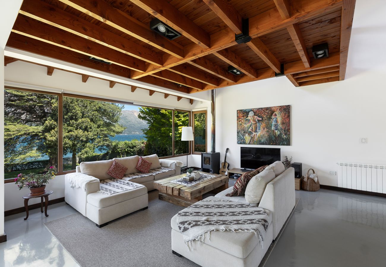 Casa em San Carlos de Bariloche - Casa com acesso à margem do Lago Gutiérrez em Bariloche Casa em San Carlos de Bariloche - Casa com acesso à margem do Lago Gutiérrez em Bariloche