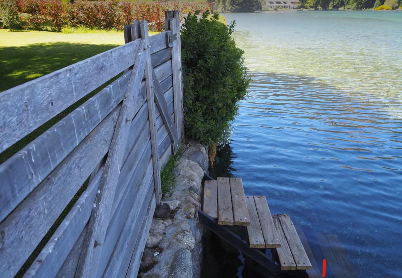 Casa em San Carlos de Bariloche - Casa com acesso à margem do Lago Gutiérrez em Bariloche Casa em San Carlos de Bariloche - Casa com acesso à margem do Lago Gutiérrez em Bariloche