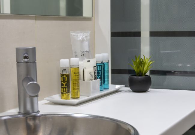 Apartamento em Madrid - Alquiler Mensual en Madrid – Piso Exterior con 1 Dormitorio + Estudio y 2 Baños Apartamento em Madrid - Alquiler Mensual en Madrid – Piso Exterior con 1 Dormitorio + Estudio y 2 Baños