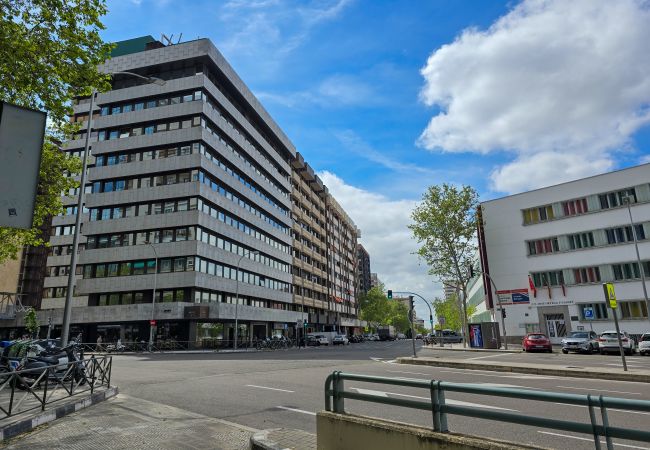 Apartamento em Madrid - Alquiler Mensual en Madrid – Piso Exterior con 1 Dormitorio + Estudio y 2 Baños Apartamento em Madrid - Alquiler Mensual en Madrid – Piso Exterior con 1 Dormitorio + Estudio y 2 Baños