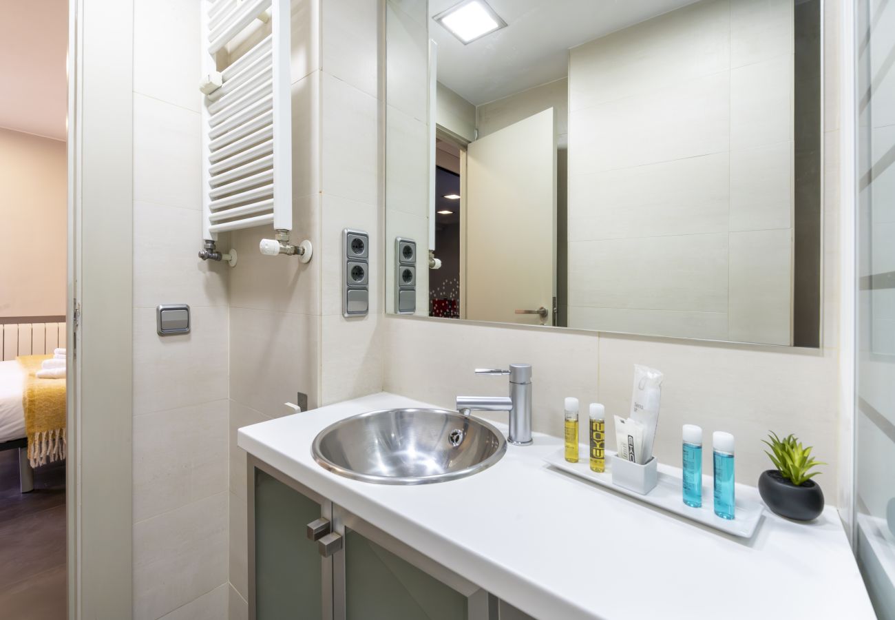 Apartamento em Madrid - Alquiler Mensual en Madrid – Piso Exterior con 1 Dormitorio + Estudio y 2 Baños.Temporal Apartamento em Madrid - Alquiler Mensual en Madrid – Piso Exterior con 1 Dormitorio + Estudio y 2 Baños.Temporal