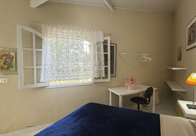 Casa em Caraguatatuba - Casa confortável, bem equipada com Wi-Fi e garagem Casa em Caraguatatuba - Casa confortável, bem equipada com Wi-Fi e garagem