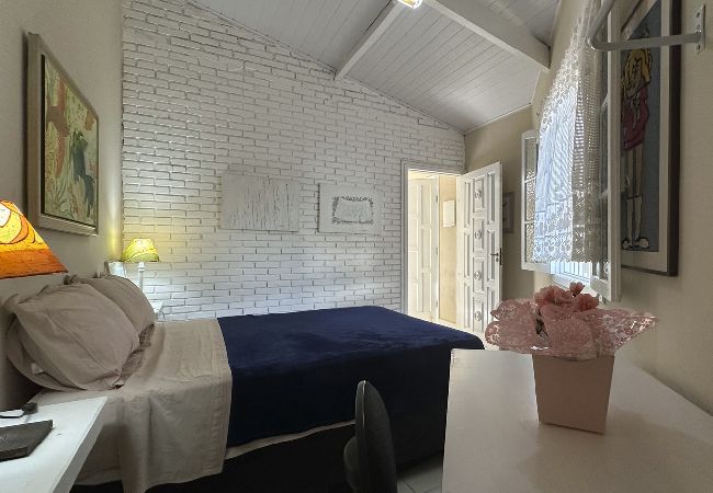 Casa em Caraguatatuba - Casa confortável, bem equipada com Wi-Fi e garagem Casa em Caraguatatuba - Casa confortável, bem equipada com Wi-Fi e garagem