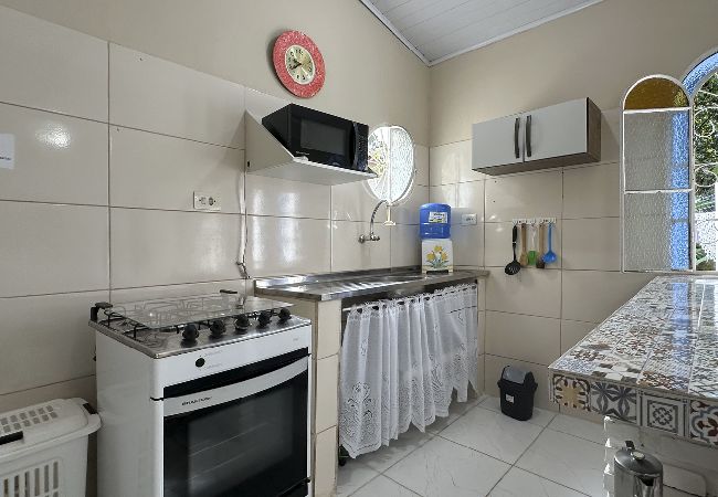 Casa em Caraguatatuba - Casa confortável, bem equipada com Wi-Fi e garagem Casa em Caraguatatuba - Casa confortável, bem equipada com Wi-Fi e garagem