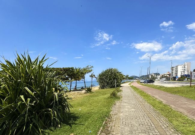 Casa em Caraguatatuba - Casa confortável, bem equipada com Wi-Fi e garagem Casa em Caraguatatuba - Casa confortável, bem equipada com Wi-Fi e garagem