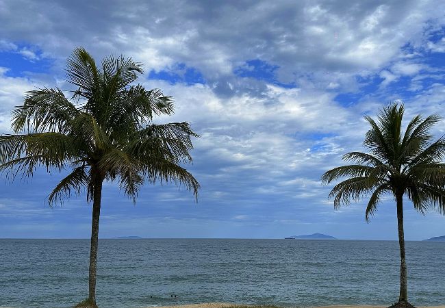 Casa em Caraguatatuba - Casa confortável, bem equipada com Wi-Fi e garagem Casa em Caraguatatuba - Casa confortável, bem equipada com Wi-Fi e garagem