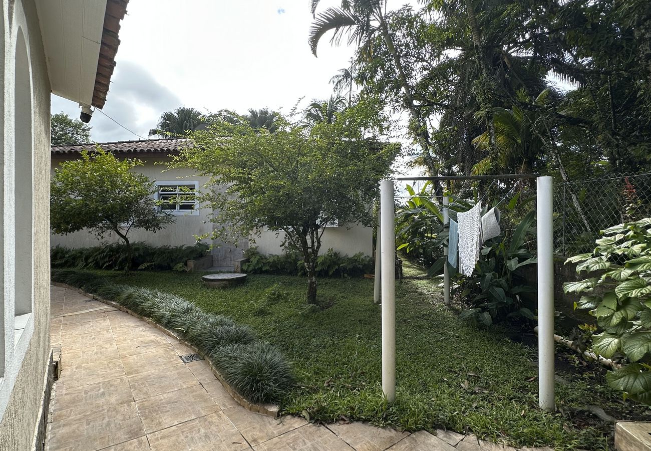 Casa em Caraguatatuba - Casa confortável, bem equipada com Wi-Fi e garagem Casa em Caraguatatuba - Casa confortável, bem equipada com Wi-Fi e garagem