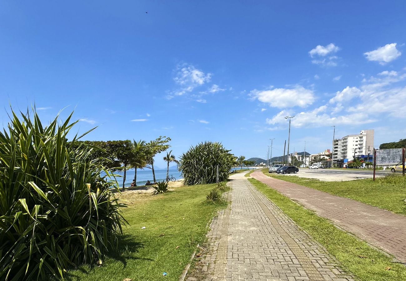 Casa em Caraguatatuba - Casa confortável, bem equipada com Wi-Fi e garagem Casa em Caraguatatuba - Casa confortável, bem equipada com Wi-Fi e garagem