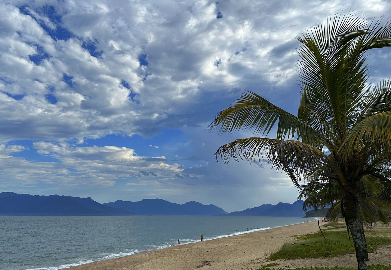 Casa em Caraguatatuba - Casa confortável, bem equipada com Wi-Fi e garagem Casa em Caraguatatuba - Casa confortável, bem equipada com Wi-Fi e garagem