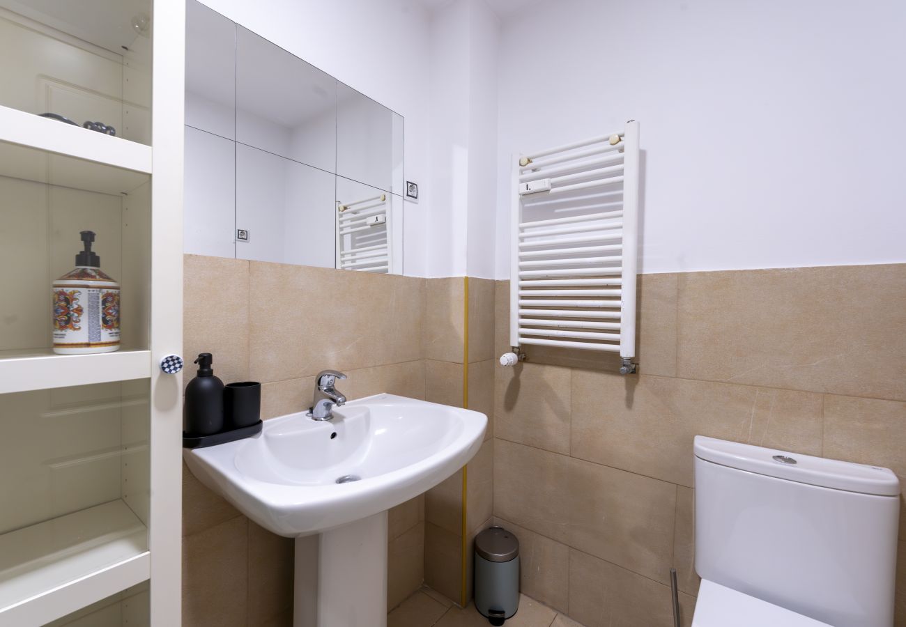 Apartamento em Madrid - Piso de 1 dormitorio y balcón -Alquiler Temporal en Madrid  Apartamento em Madrid - Piso de 1 dormitorio y balcón -Alquiler Temporal en Madrid