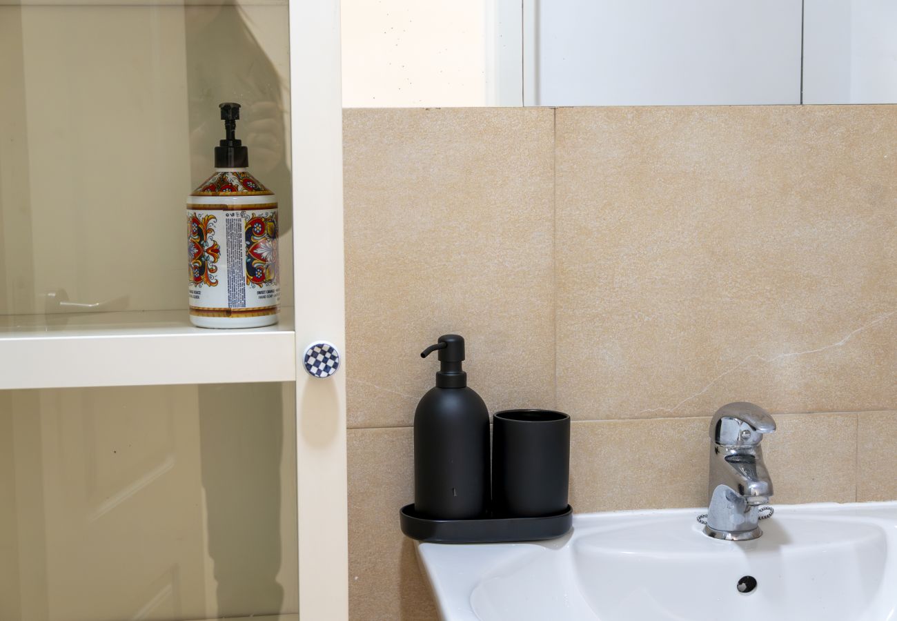 Apartamento em Madrid - Piso de 1 dormitorio y balcón -Alquiler Temporal en Madrid  Apartamento em Madrid - Piso de 1 dormitorio y balcón -Alquiler Temporal en Madrid