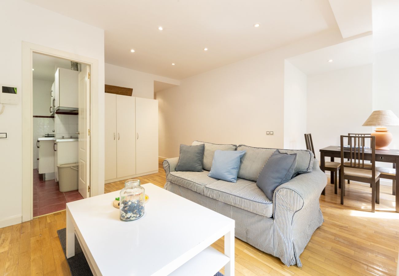 Apartamento em Madrid - Piso de 1 dormitorio y balcón -Alquiler Temporal en Madrid  Apartamento em Madrid - Piso de 1 dormitorio y balcón -Alquiler Temporal en Madrid