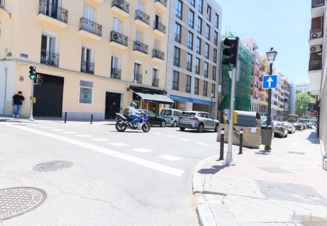 Apartamento em Madrid - Piso de dos dormitorios-Terraza y balcón en Madrid. Temporal Apartamento em Madrid - Piso de dos dormitorios-Terraza y balcón en Madrid. Temporal